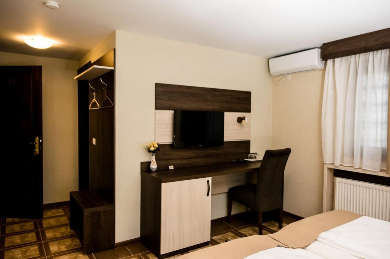 Domino Residence Zimandcuz Luaran gambar